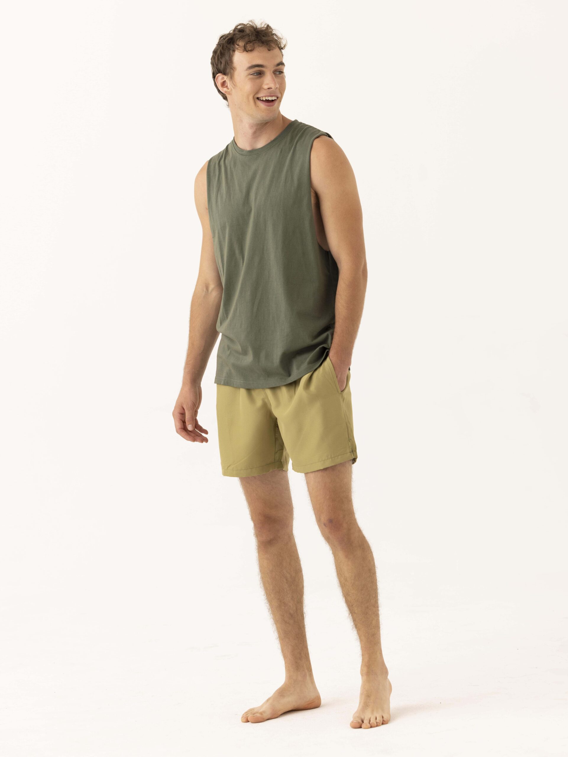 גופייה גזורה גבר ממותגת